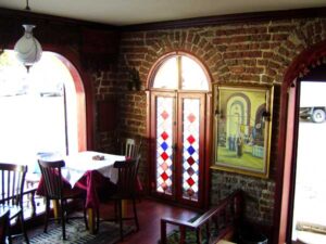 Nev-i Cafe Otantik Vitray Kapılar ve İç Mekan